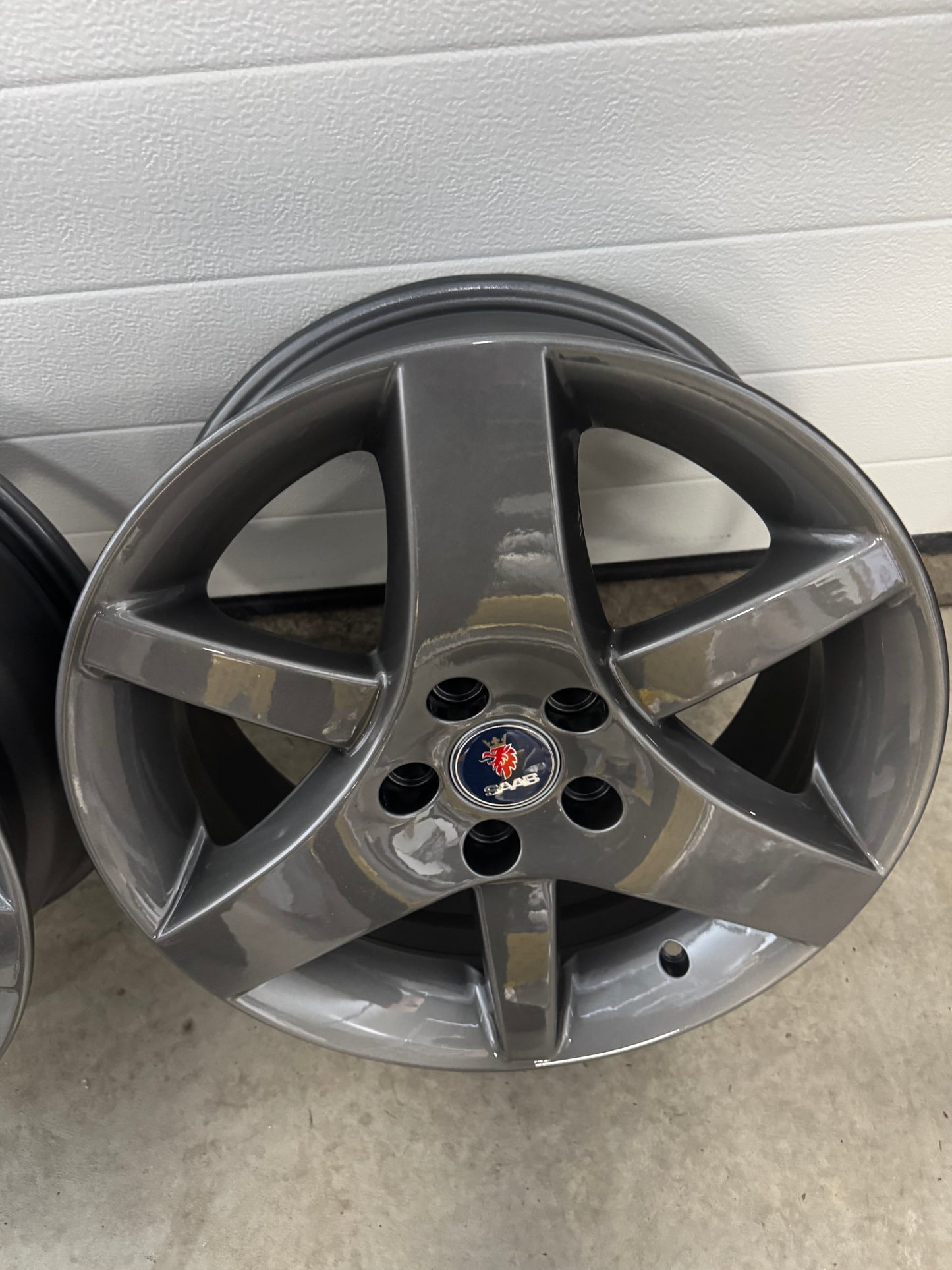 Saab Alu 36 aero velgen gun metal grey nieuw gecoat