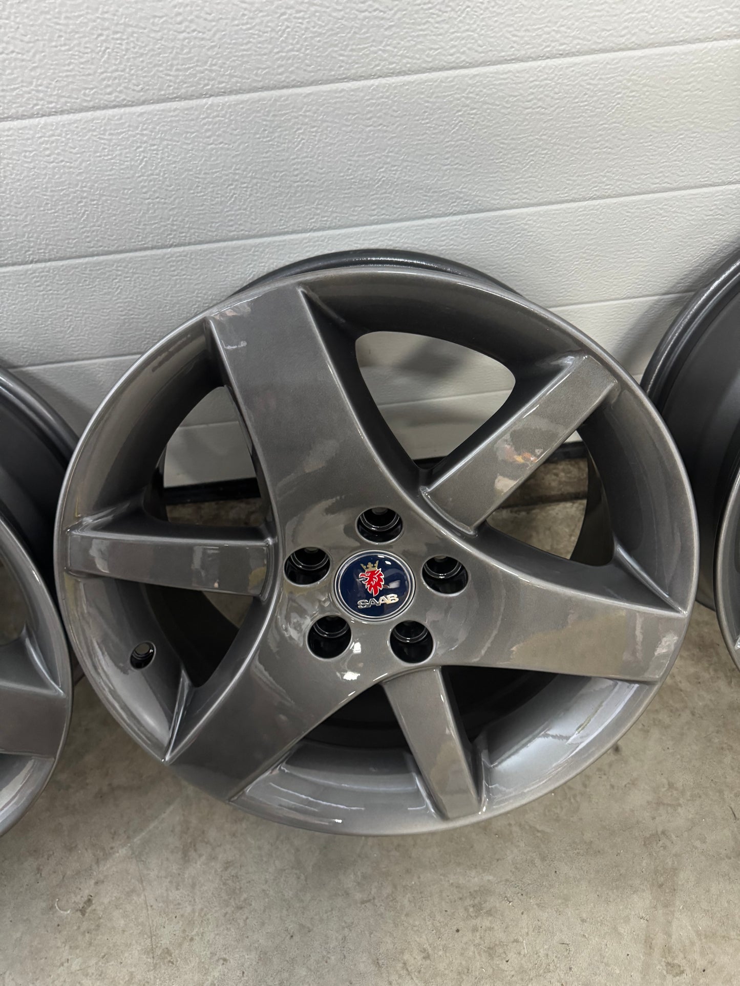 Saab Alu 36 aero velgen gun metal grey nieuw gecoat