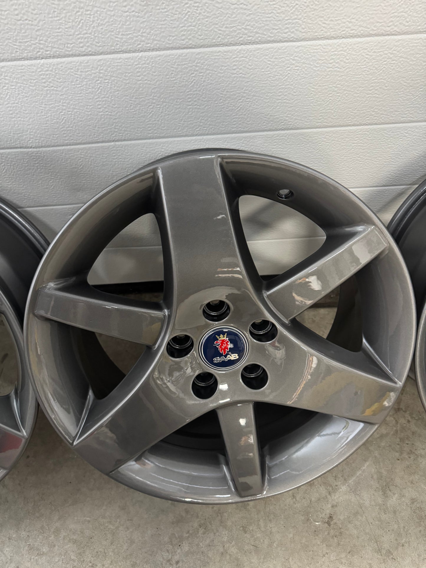 Saab Alu 36 aero velgen gun metal grey nieuw gecoat