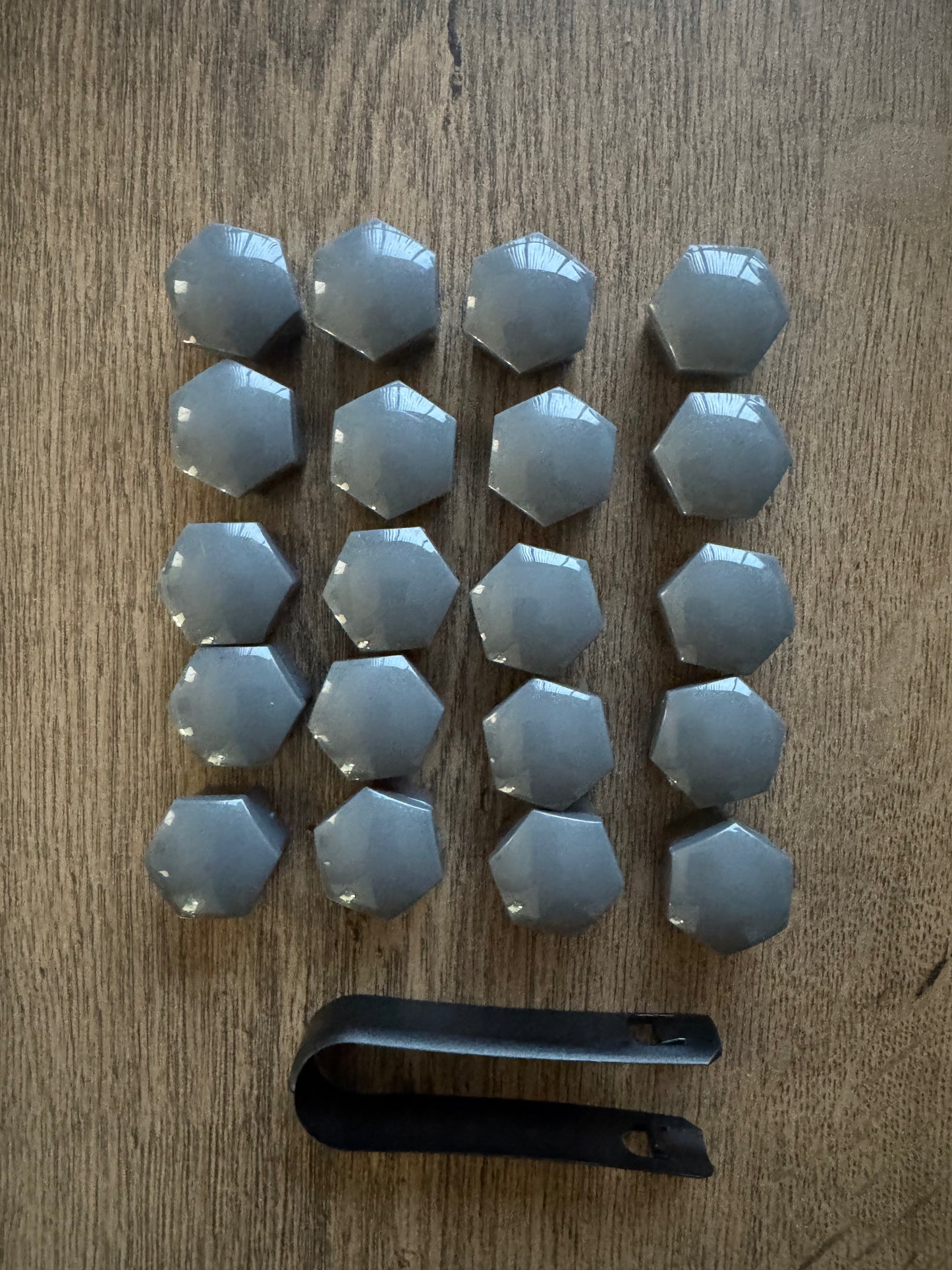Wielboutkapjes 17mm 20 stuks met tool grijs