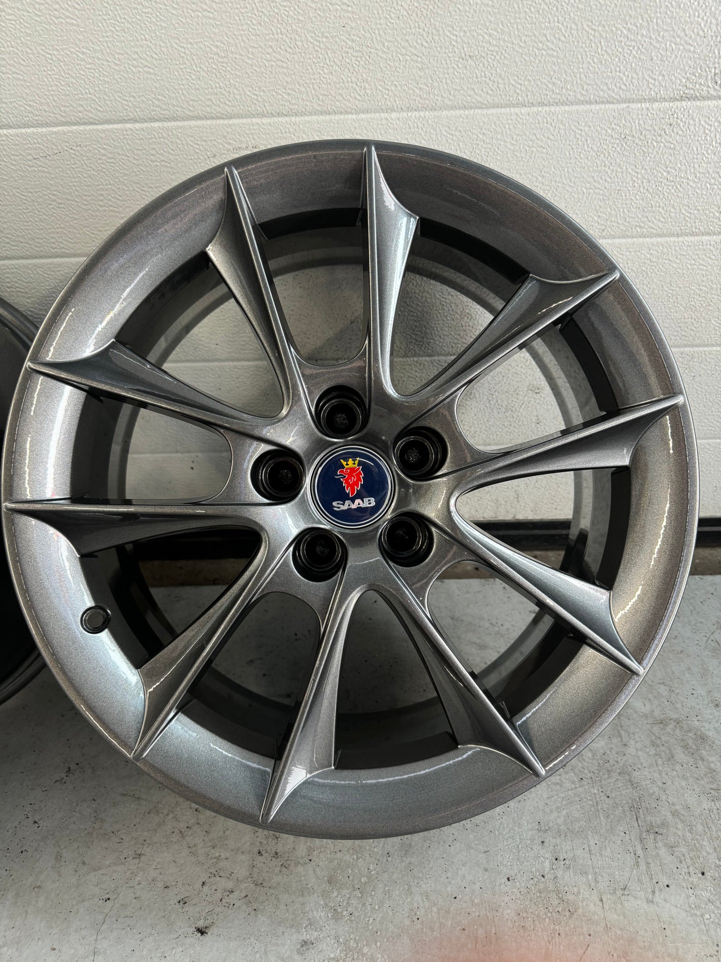 Saab alu 65 Aero 18” velgen nieuw gecoat gun metal grey