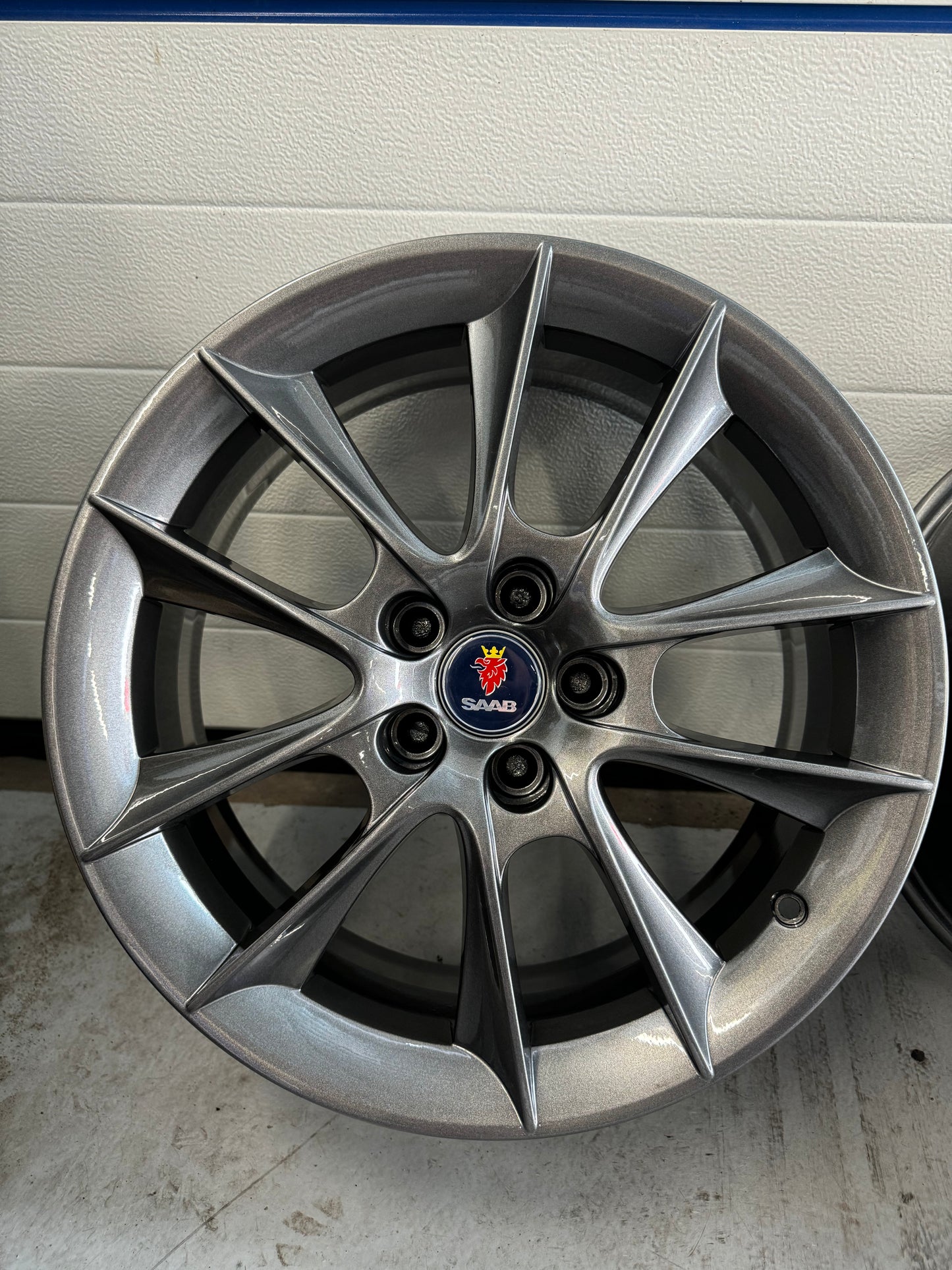 Saab alu 65 Aero 18” velgen nieuw gecoat gun metal grey